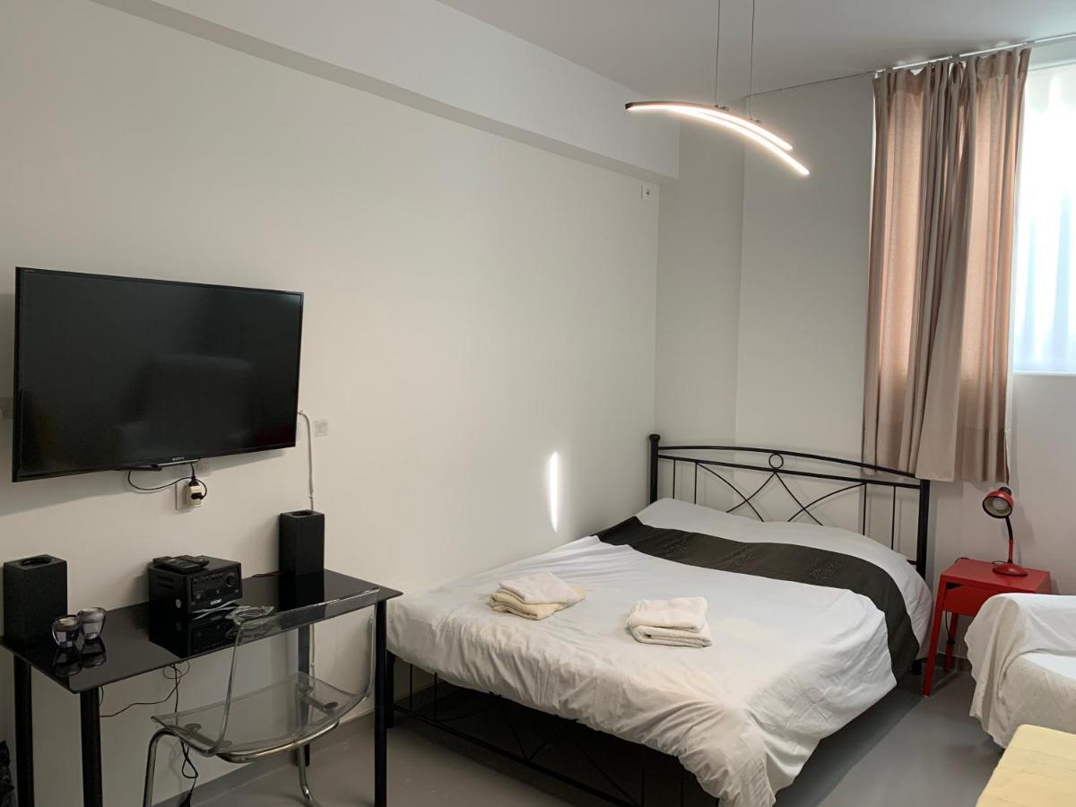 Holodek Apartments Ground & Semibasement Atina Dış mekan fotoğraf