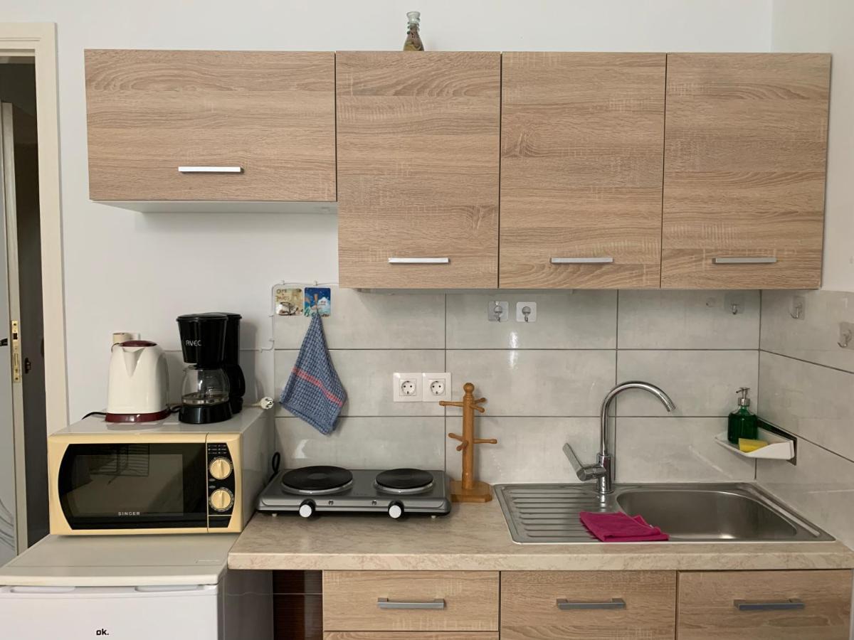 Holodek Apartments Ground & Semibasement Atina Dış mekan fotoğraf